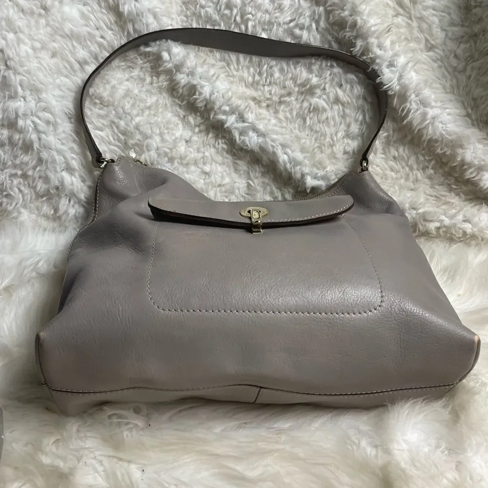 Kate Spade leather gray medium shoulder bag with gold tone hardwares.